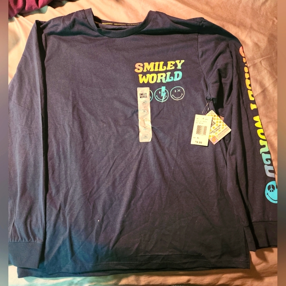 NWT Unisex Smiley long sleeve tshirt